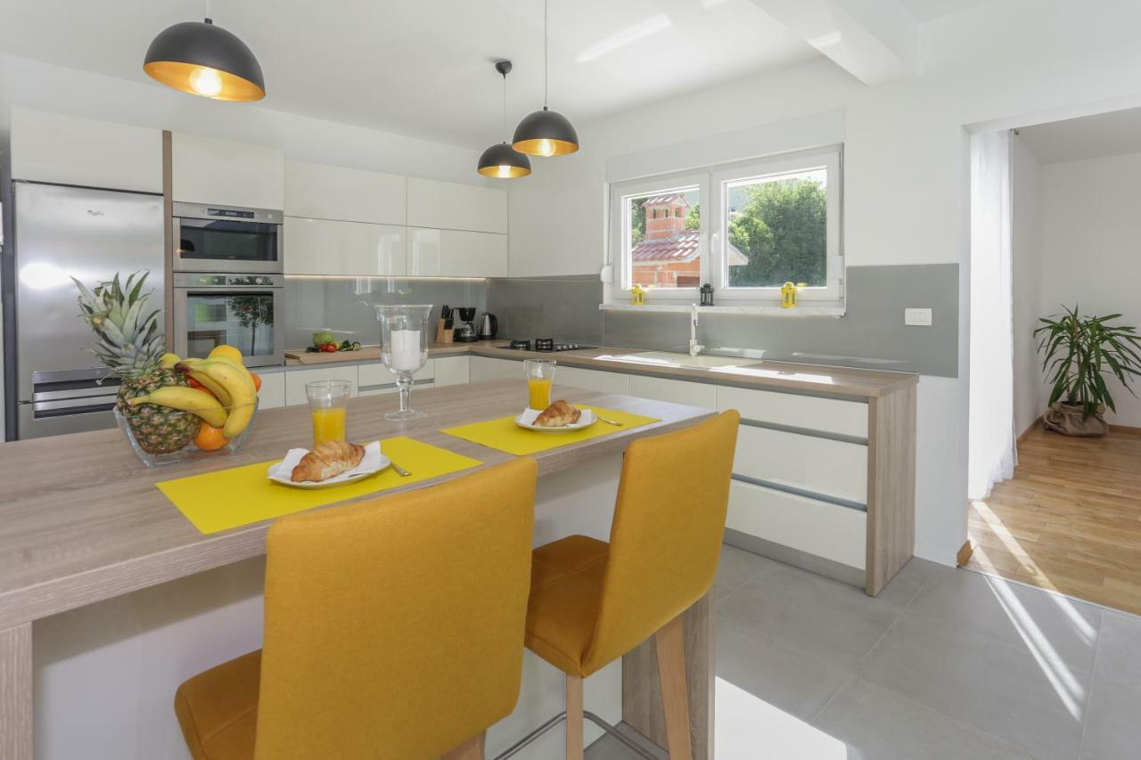 Life - New And Luxury Holiday House Kaštela Eksteriør billede