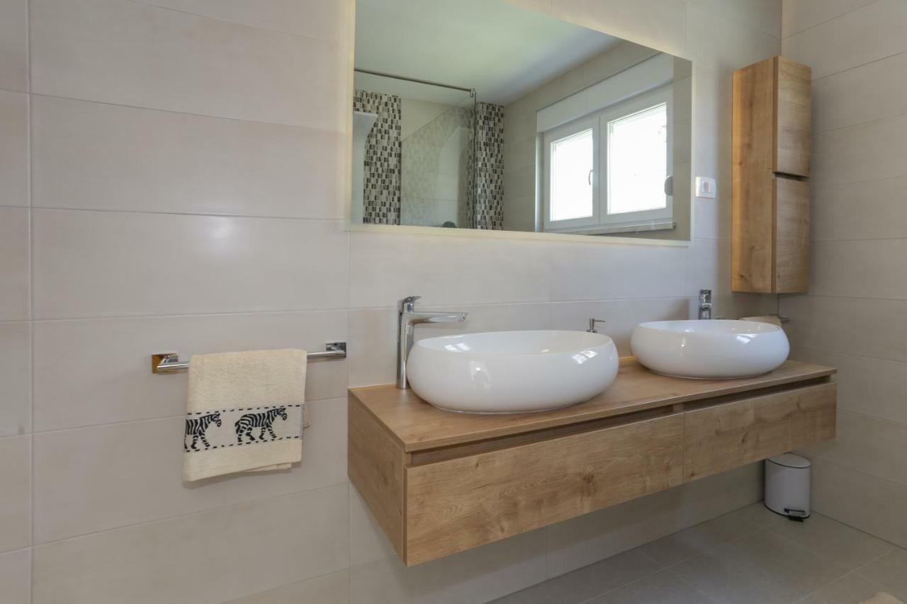 Life - New And Luxury Holiday House Kaštela Eksteriør billede
